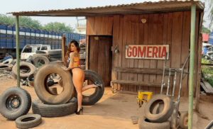 ¡Cuerona Gloria Jara vuelve a los pósters de talleres y gomerías!