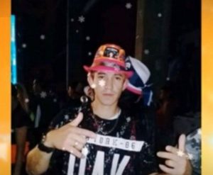 Pelea por el amor de una mujer:  rivales armados se encuentran cara  a cara, y uno termina muerto