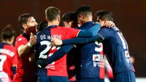 Cinco jugadores de fútbol embriagan y violan a una  joven