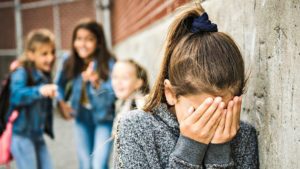 Para sicóloga niños que sufren y hacen bullying tienen problemas (VIDEO)