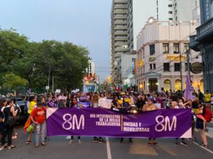 Mujeres marcharon en reinvindicación a sus derechos laborales y la igualdad salarial