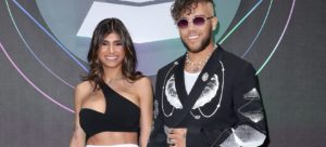 Popular / Ex actriz porno llegó a Paraguay para ver cantar a su ...