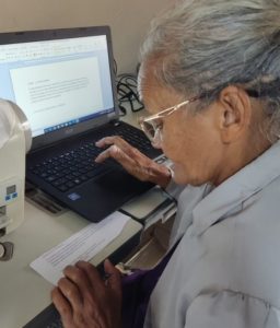 ¡Mega capa! Empezó a estudiar informática a los 65 años