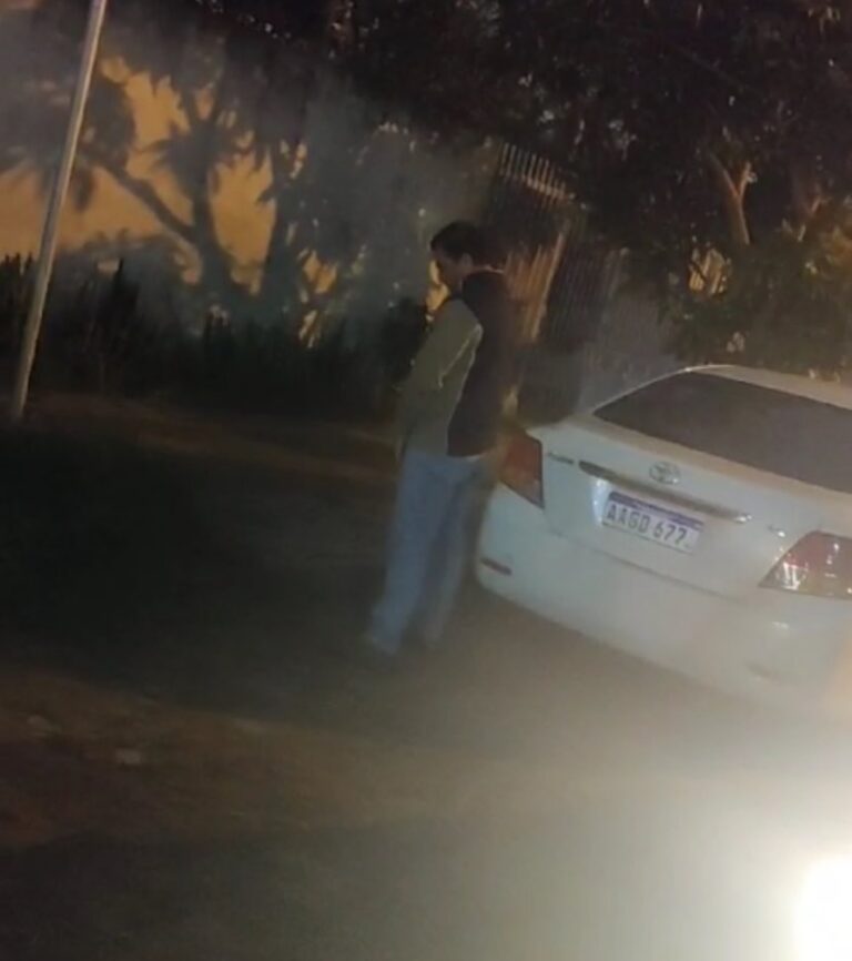 Yiyi denuncia que funcionario de ANDE le pegó por reclamar que orinó en la calle