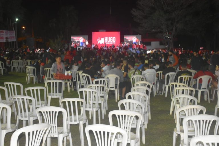 Candidato oficialista se llena la boca en inauguración de puesto pero su “pueblo” no le respondió