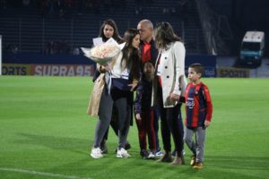 ¡Chiqui Arce besó a su ex en inauguración del torneo Clausura!