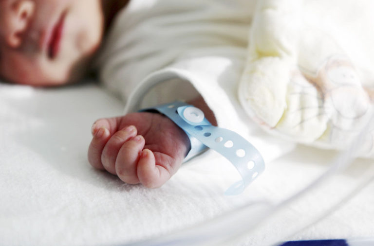 Bebé de un mes murió supuestamente de chikungunya pero había rastros de abuso en el ano