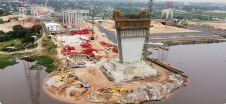 Obrero cayó de un puente en construcción en la Costanera y falleció