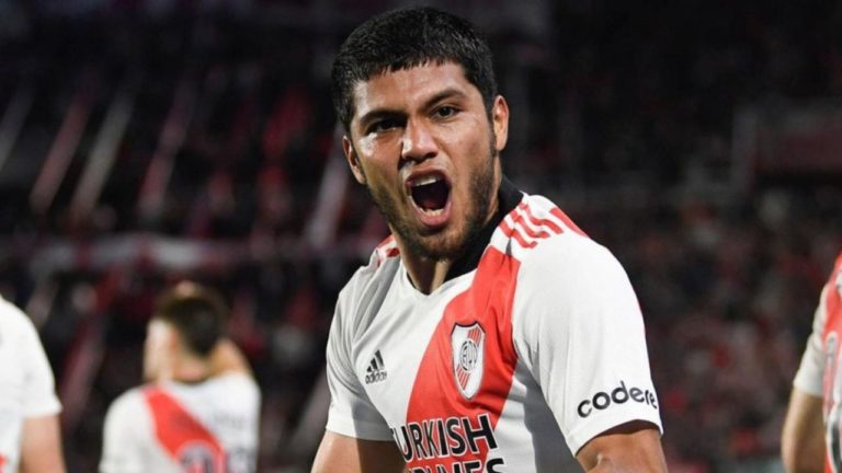 Robert Rojas operado nuevamente del tobillo y salió exitoso