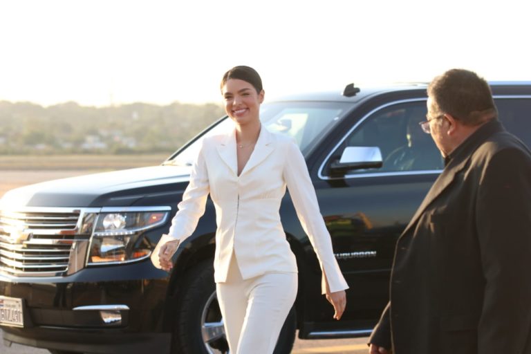 Nuestra vicerreina universal: “Es la primera vez que me acompaña a Paraguay, estoy demasíado feliz, muy emocionada”.