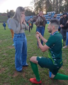 No entiende nada: salió campeón y le pidió casorio a su novia (VIDEO)
