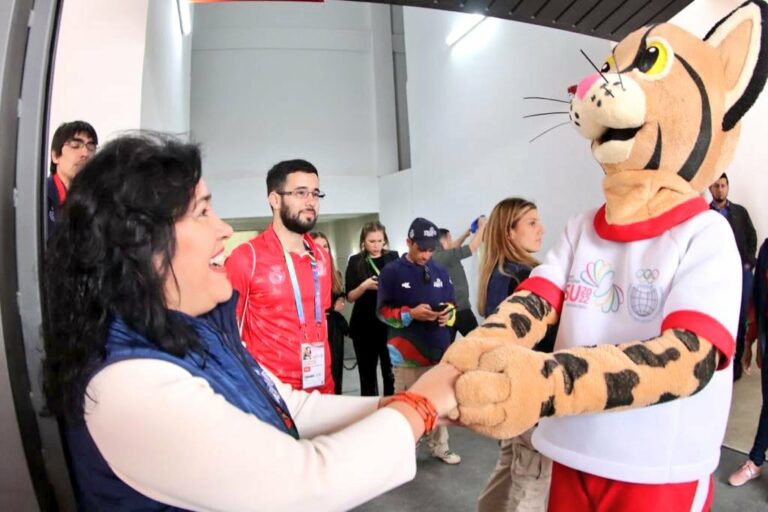 (VIDEO)¡Todos quieren saber quién es Tirika!