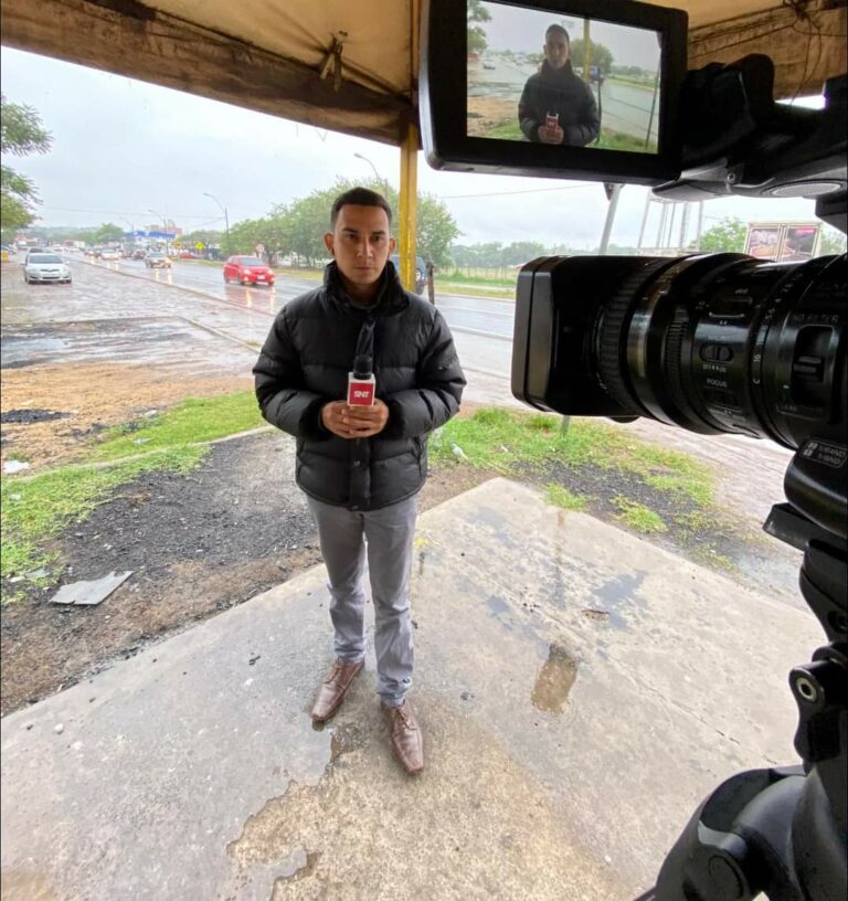 (VIDEO) ¿Cronista de tv se fumó un porro en vivo?