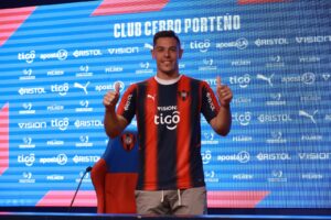 Diego Churín responde a las críticas tras goleada de Libertad