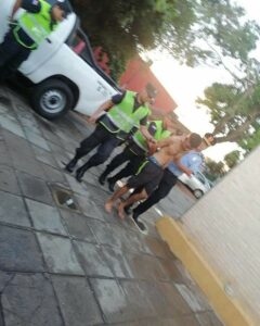 Cenaba con su novia y le dispararon “el amigo” por usar camiseta de Cerro