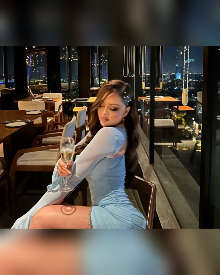 Modelo ganadera quedó con cuerazo y salió a chupar después de 1 mes