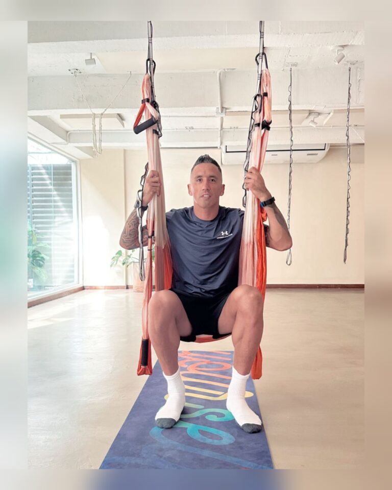 Lucas Barrios practica aeroyoga y contó que su equipo no concentra