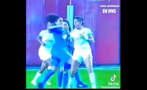 (VIDEO) ¿Mba’epiko? Precisamos revisar el VAR para ver si fue falta