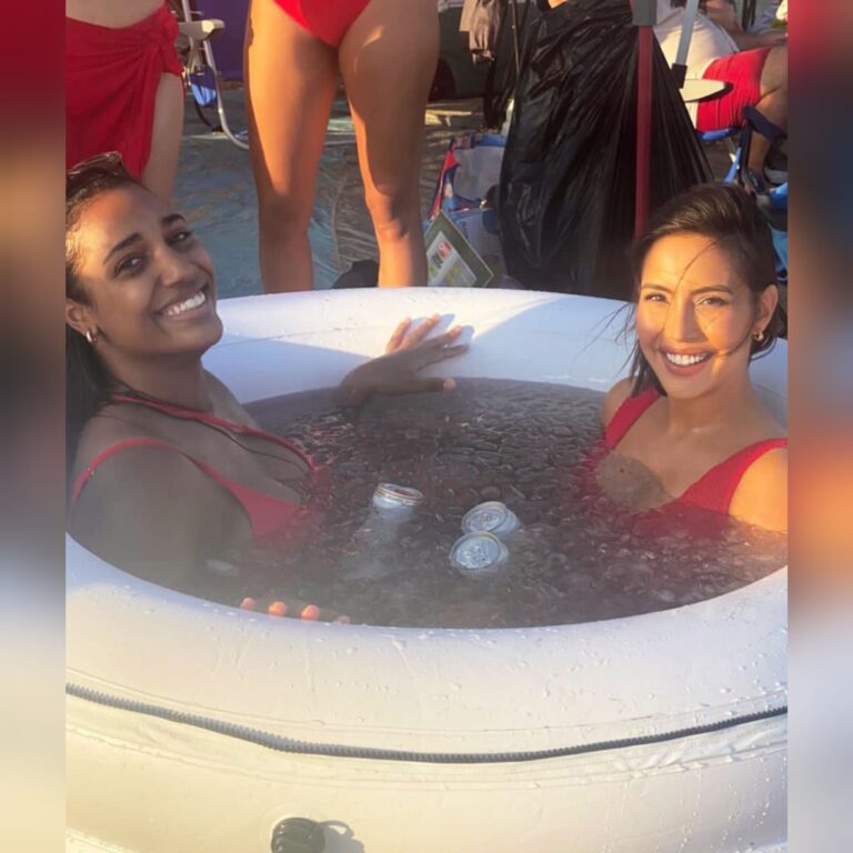 (VIDEO)Miss Grand Paraguay 2023 se bañó en una conservadora en la playa