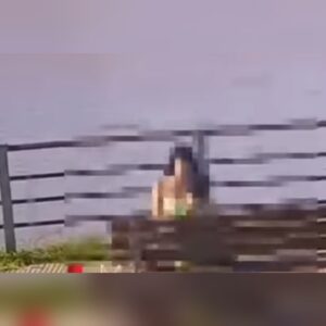 (VIDEO) En plena costanera de Encarnación parejita le bajó al “ya tu sabes”