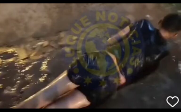 (VIDEO)Vecinos de Luque descuerearon a ladrón de medidor