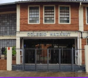 ¡Denuncian que en Cole de Lambercity desvisten a los alumnos!