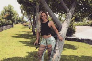 Ex esposa de un pelotero he’i que cada vez que le mienten le crecen más las “pompis” ndaje