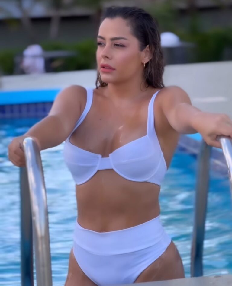 Toda una ganadera: Larissa Riquelme feliz con sus primeras crías