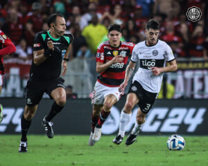 Olimpia cayó ante el Flamengo en un cuestionado partido