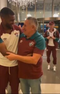 (VIDEO) ¡Otra vez! Romerito recibió a peloteros del “Flu” en el hotel