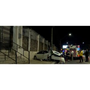 Festejó triunfo del “Flu” y chocó contra el Buen Pastor