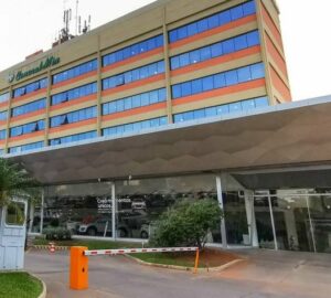 Concesionaria envió dinero para depositar al lado y el empleado fue asaltado en la puerta