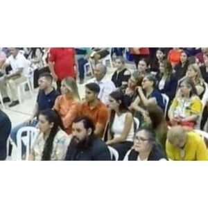 Pillaron a Tito Torres en la iglesia de polémico pastor que exige abstinencia antes del matrimonio