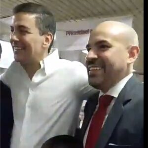 (VIDEO)Santi Peña apareció para renovar su licencia de conducir y causó furor