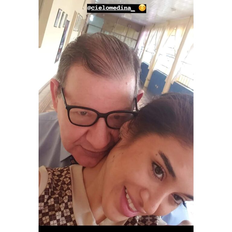 ¡Epa! Carlos Martini apareció acaramelado con una señorita