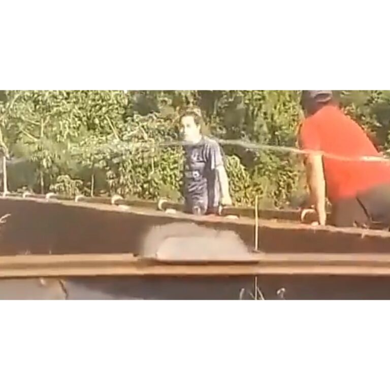 Mujer se iba a arrojar de un puente y un hombre la salvó