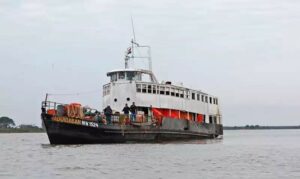 La emblemática embarcación Aquidabán realiza su último viaje