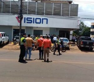 Gerente de un banco fue sorprendido por motochorros, pero polis frutaron el asalto y capturaron a uno