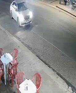 Escracharon a pareja que comió asadito y huyó sin pagar