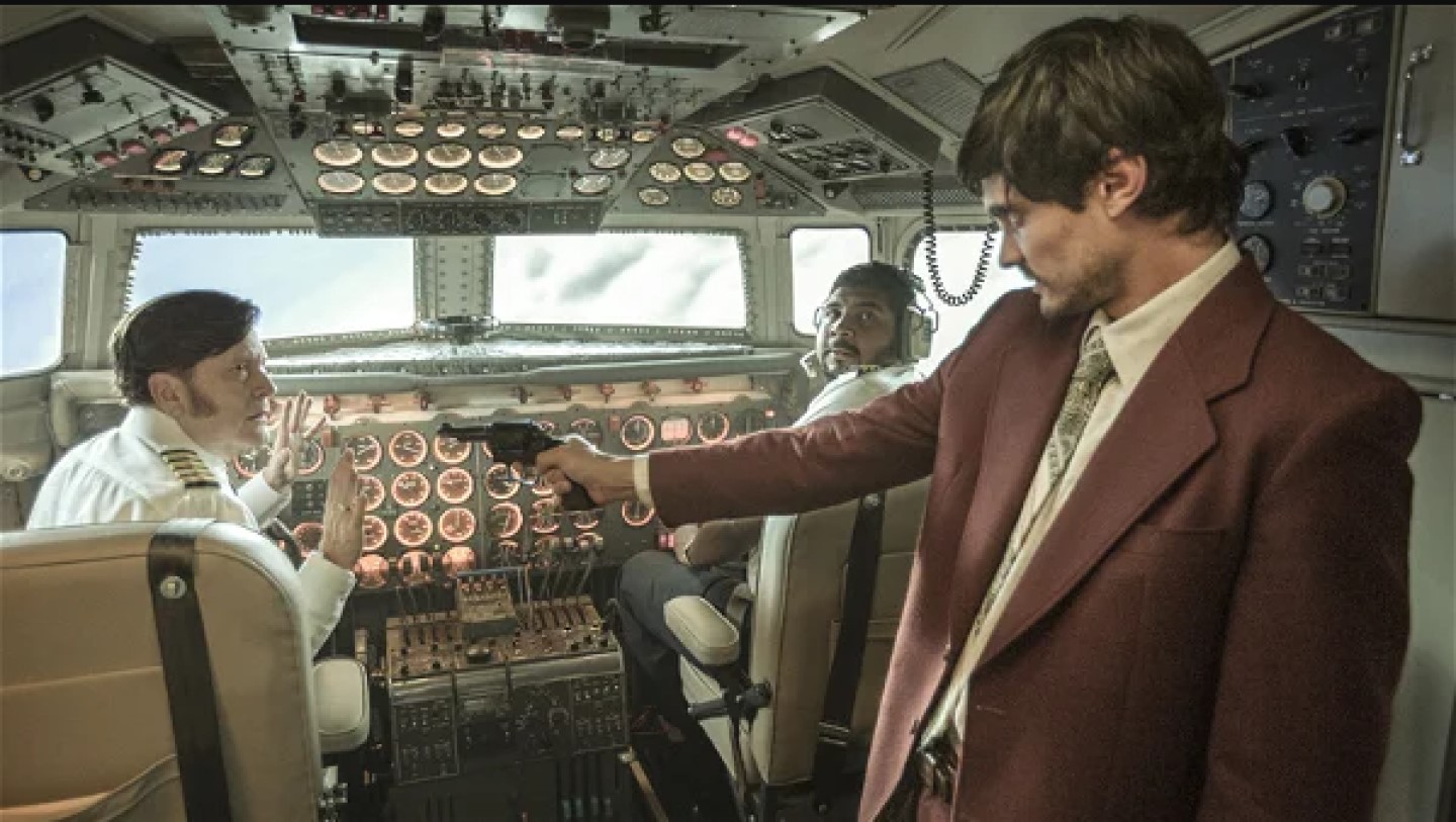 Popular / Netflix lanza hoy la serie de paraguayos que secuestraron avión  en Colombia