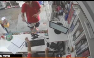 ¡Madre entregó a su hijo ladrón!