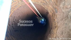 ¿Mba´e piko? Lince no vio pozo ciego y cayó adentro