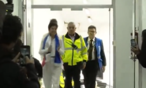 (VIDEO)¡Emoción!: Llegó Aye Alfonso a Paraguay y tuvo gran recibimiento