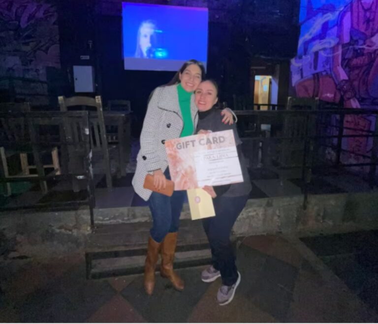 Trabajadora de local nocturno devolvió anillo de compromiso que encontró