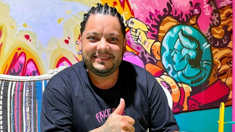 Actor pidió disculpas públicas a Enrique Pavón y volvió a “Tercer Tiempo”