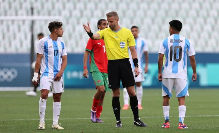Después de casi 2 horas, el VAR anuló el gol de Medina de la Selección Argentina, y terminó ganando Marruecos