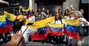 (VIDEO). Venezolanos en Paraguay aguardan los resultados de las elecciones