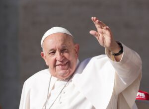 El Papa Francisco fue hospitalizado de urgencia
