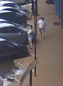 [VIDEO] Buscan identificar al desgraciado que le tocó “ahí” a una mujer