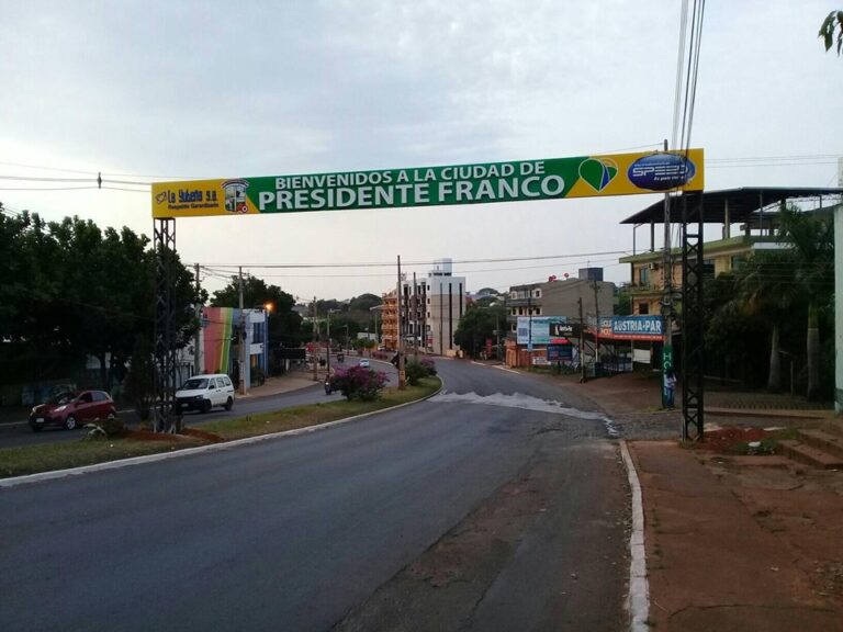 Balean casa y camioneta en Presidente Franco